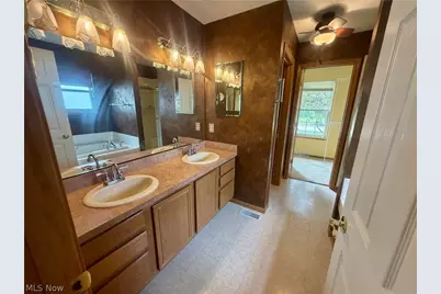 36255 Sandy Knoll Drive, Eastlake, OH 44095 - Photo 27