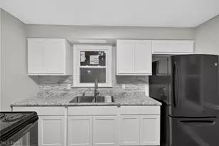 132 S Main St, Austintown, OH 44515 - Photo 13
