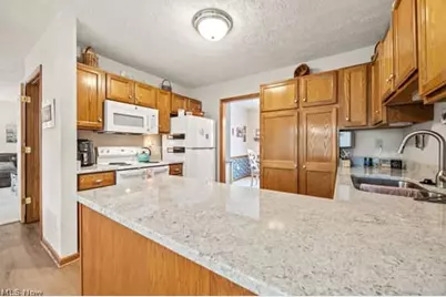 624 Royal Woods Drive, Wadsworth, OH 44281 - Photo 9