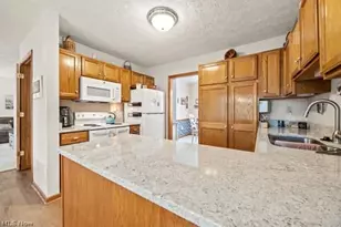 624 Royal Woods Dr, Wadsworth, OH 44281 - Photo 9