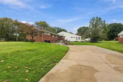 1423 Forrest Drive, Barberton, OH 44203 - Photo 7