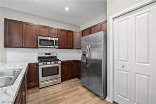 132 Acorn LN, Elyria, OH 44035 - Photo 9