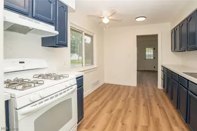 2325 Eastlawn Avenue, Akron, OH 44305 - Photo 11