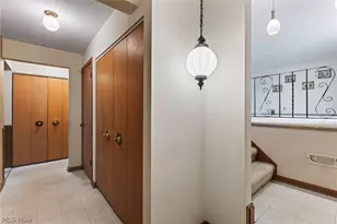 5715 Skyline Dr, Green Hills, OH 44131 - Photo 3