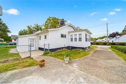 259 E 324th Street, Willowick, OH 44095 - Photo 5