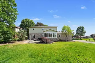 1907 Opal St, Louisville, OH 44641 - Photo 5