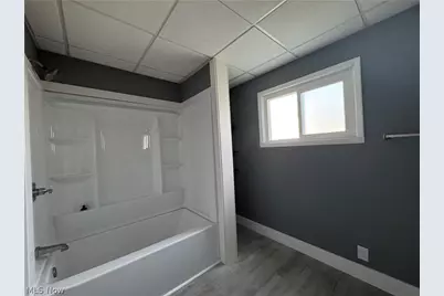 734 Main Street, Bridgeport, OH 43912 - Photo 11