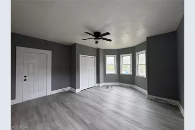 734 Main Street, Bridgeport, OH 43912 - Photo 9