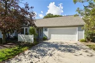 910 Wellsley Ln, Akron, OH 44313 - Photo 3