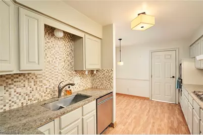 910 Wellsley Lane, Akron, OH 44313 - Photo 3