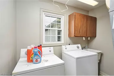 910 Wellsley Lane, Akron, OH 44313 - Photo 11
