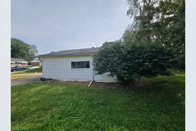 2518 Cathy Drive NE, Canton, OH 44705 - Photo 5