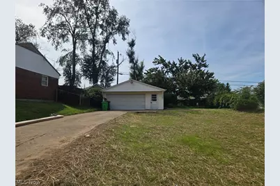 2518 Cathy Drive NE, Canton, OH 44705 - Photo 1
