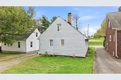 1946 Connecticut Avenue, Youngstown, OH 44509 - Photo 7