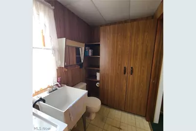 812 S Zane Highway, Martins Ferry, OH 43935 - Photo 17