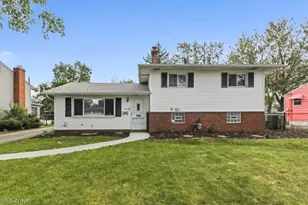 5713 Vickie Ln, Huber Heights, OH 44146 - Photo 1