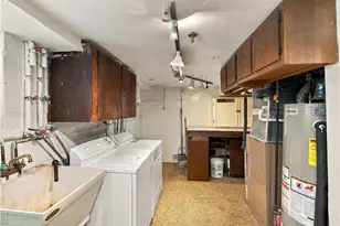 979 Iona Ave, Akron, OH 44314 - Photo 37