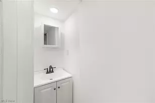2126 Chesterland Ave, Oakwood, OH 44107 - Photo 11