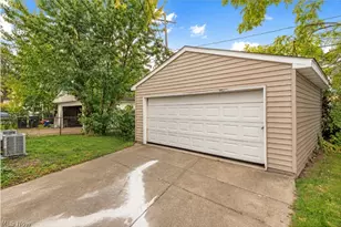 2126 Chesterland Ave, Oakwood, OH 44107 - Photo 33