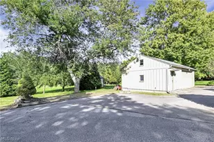 9327 Lakeshore Blvd, Mentor, OH 44060 - Photo 11