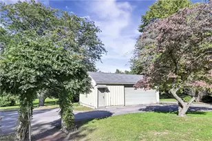 9327 Lakeshore Blvd, Mentor, OH 44060 - Photo 9