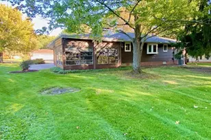 8260 Craig Ln, Grandview Heights, OH 44147 - Photo 9