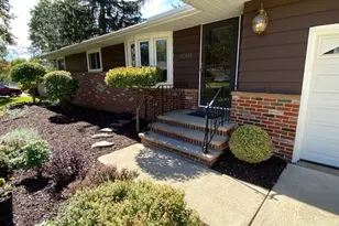 8260 Craig Ln, Grandview Heights, OH 44147 - Photo 5