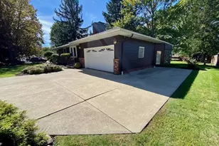 8260 Craig Ln, Grandview Heights, OH 44147 - Photo 3
