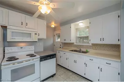 18404 Homeway Road, Loveland, OH 44135 - Photo 5