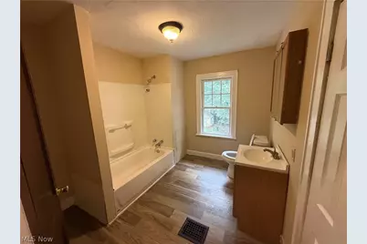 130 E Emerling Avenue, Akron, OH 44301 - Photo 13