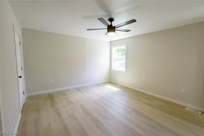 943 Erskine Avenue, Akron, OH 44306 - Photo 17