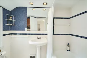 2345 Chatham Rd, Akron, OH 44313 - Photo 29