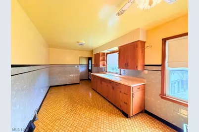 450 W 40th Street, Shadyside, OH 43947 - Photo 3