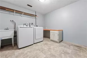 1042 Oak Hill Dr NE, Massillon, OH 44646 - Photo 29