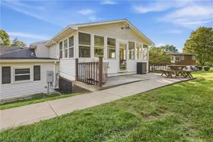1042 Oak Hill Dr NE, Massillon, OH 44646 - Photo 3