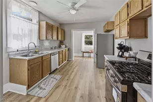 284 E Park Ave, Barberton, OH 44203 - Photo 17