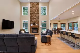 13537 Shirley Dr, Leroy, OH 44077 - Photo 9