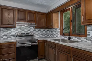389 Stonewood St, Canal Fulton, OH 44614 - Photo 5
