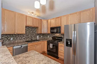 1344 Wellingshire Circle, Cuyahoga Falls, OH 44221 - Photo 17