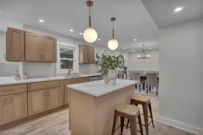 18329 Lomond Boulevard, Huber Heights, OH 44122 - Photo 9