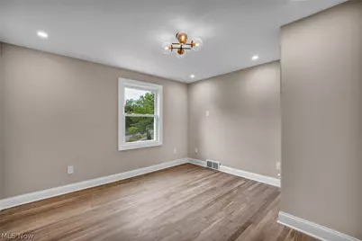 18329 Lomond Boulevard, Huber Heights, OH 44122 - Photo 17