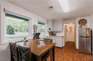 18535 Geauga Lake Rd, Chagrin Falls, OH 44023 - Photo 9