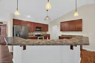 4843 Meadow Lark Dr, Lorain, OH 44053 - Photo 9
