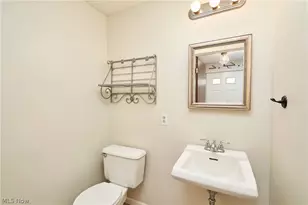 69 Quaker Ridge Dr, Akron, OH 44313 - Photo 9