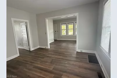 122 Bellfield Avenue, Elyria, OH 44035 - Photo 9