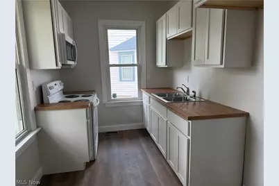 122 Bellfield Avenue, Elyria, OH 44035 - Photo 11