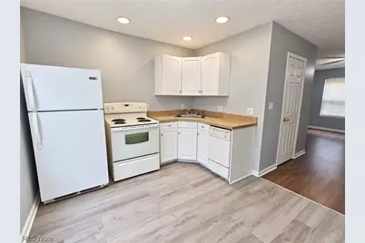 642 E Buchtel Avenue, Akron, OH 44304 - Photo 5