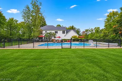 9505 Roryanna Drive, Chardon, OH 44024 - Photo 3