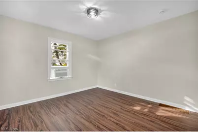 824 E Waterloo Road, Akron, OH 44306 - Photo 23
