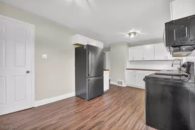 824 E Waterloo Road, Akron, OH 44306 - Photo 11